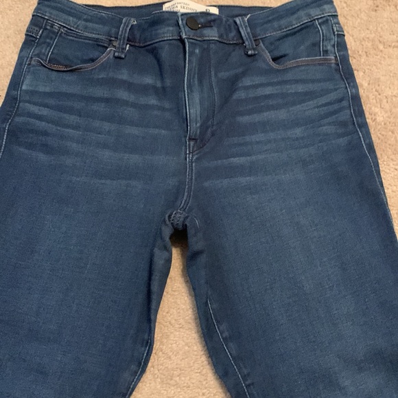 A&F sateen ultra skinny high rise jeans. Size 8R W 29 L 29 - Picture 2 of 5
